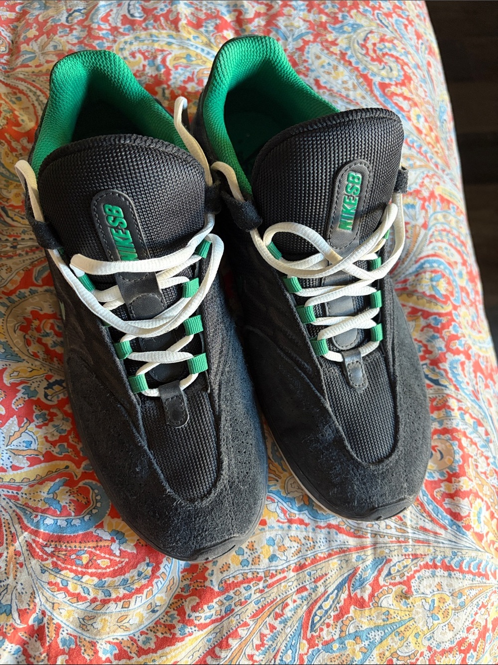 Nike SB Men's Black and Green Low-Top Sneakers. Size 9.5. Worn once. UEC.